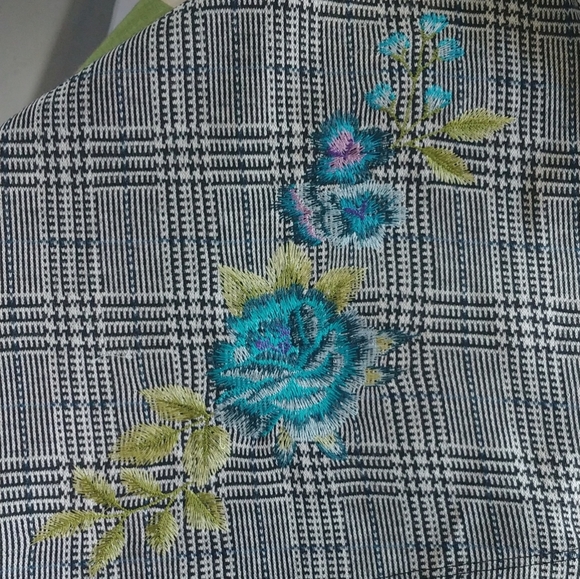 Michele Grey Plaid A line Skirt w/Embroidered Flowers - Picture 2 of 5